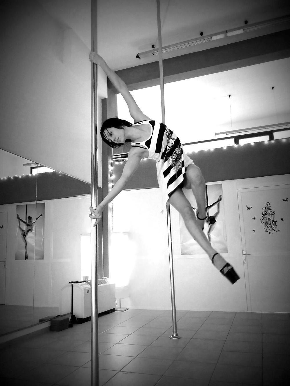 15P Pole art no nude 2