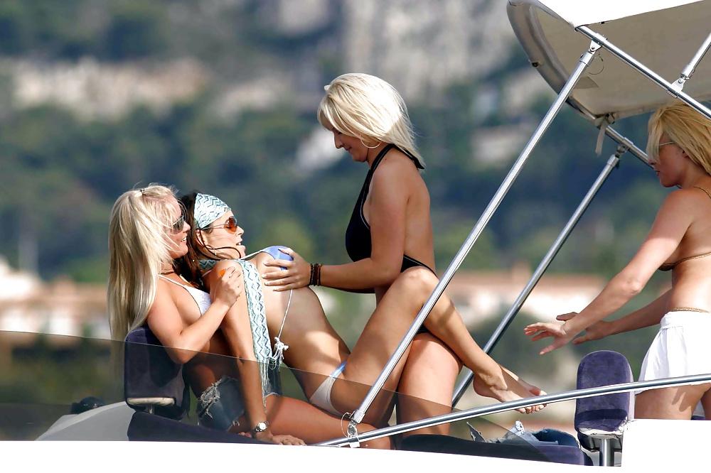 22P Girls with big tits topless HQ 