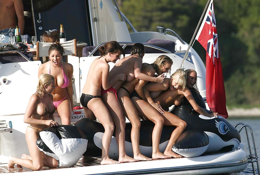 22P Girls with big tits topless HQ 