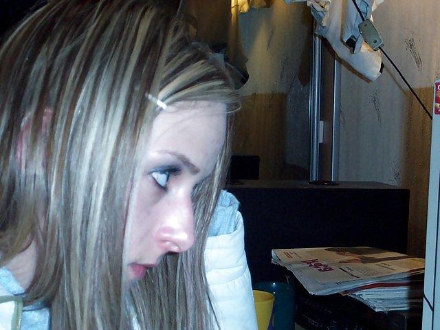 25P Cute blonde girl random 1