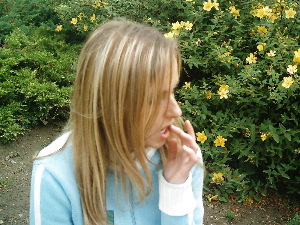 25P Cute blonde girl random 1