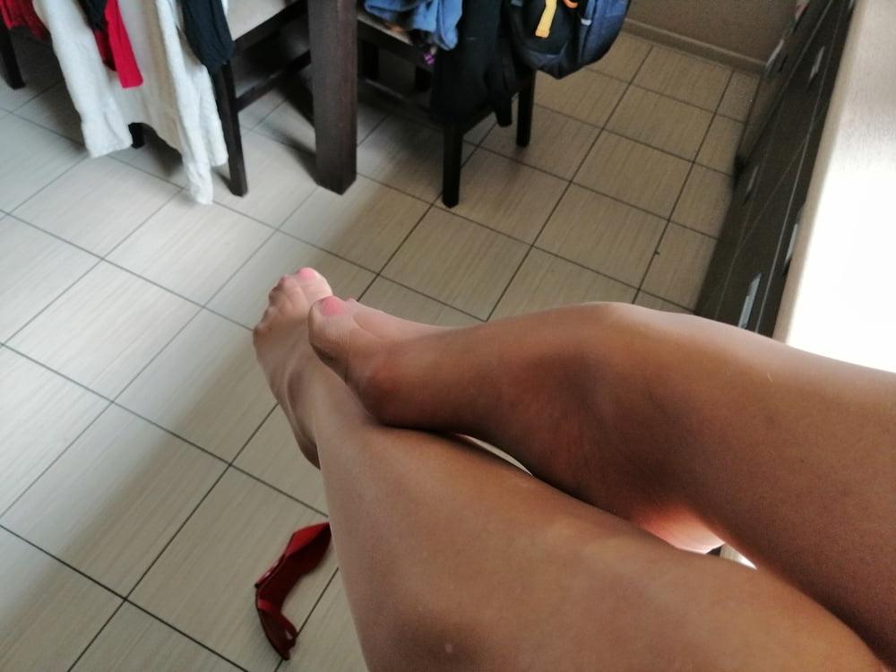 18P pantyhose feet