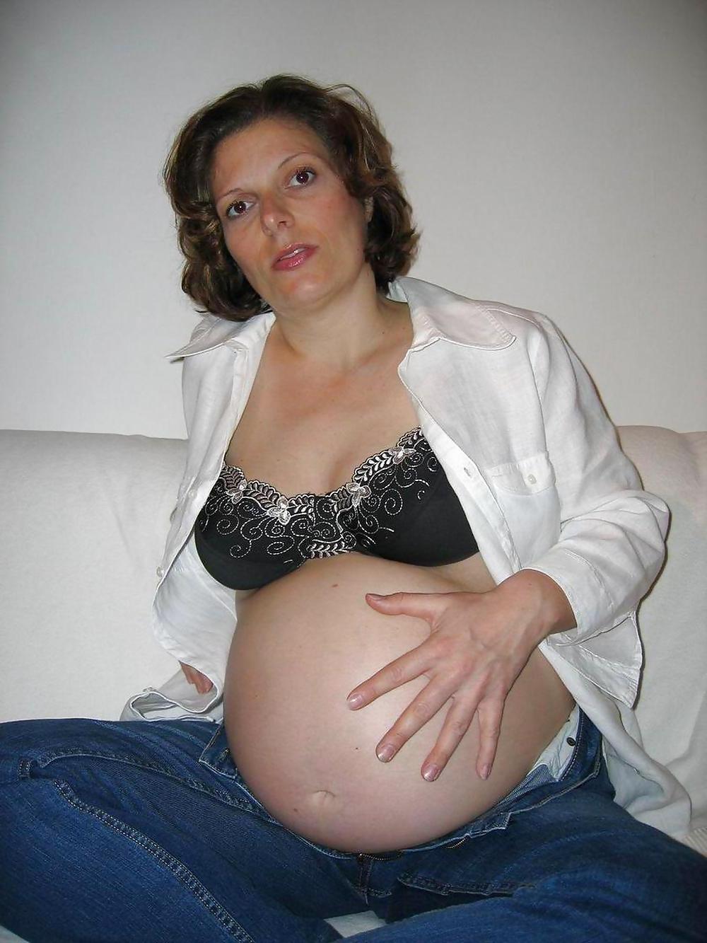 25P HORNY PREGNANT MOM