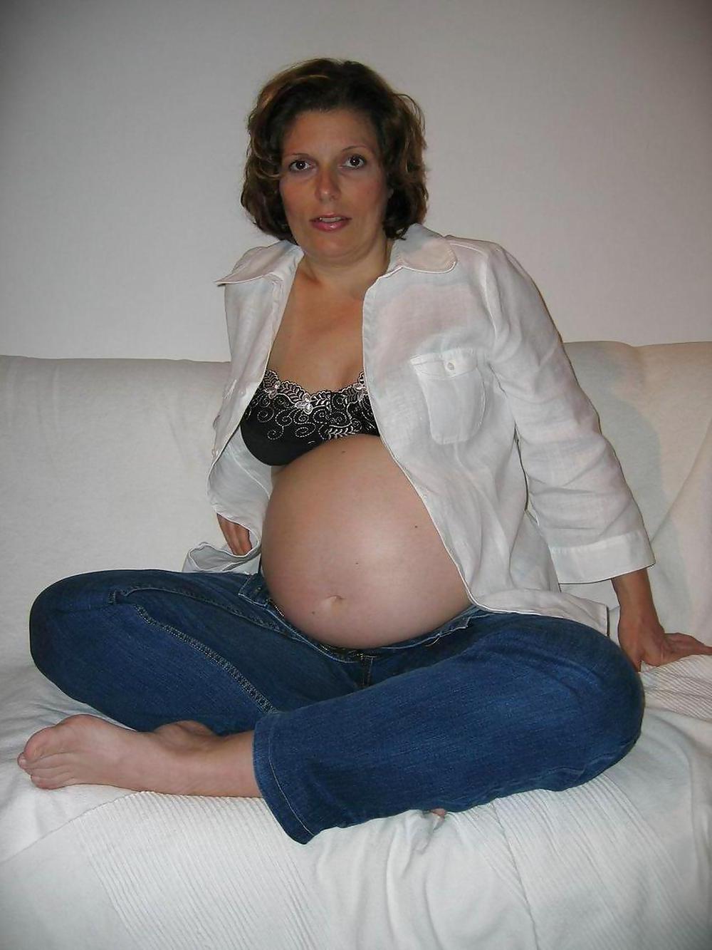 25P HORNY PREGNANT MOM
