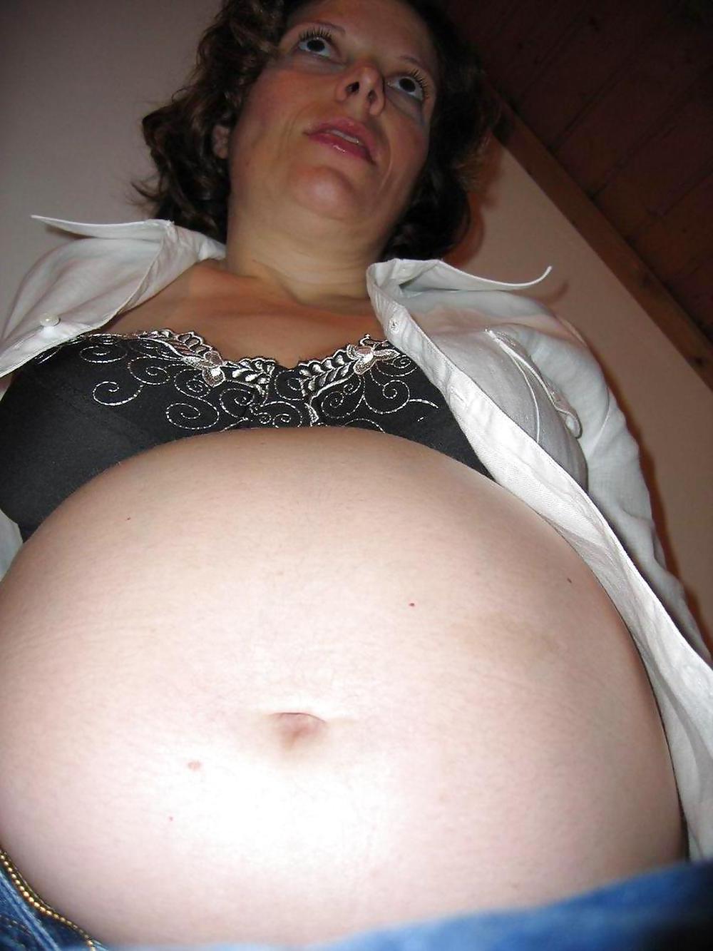 25P HORNY PREGNANT MOM