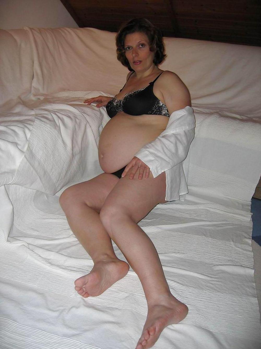 25P HORNY PREGNANT MOM