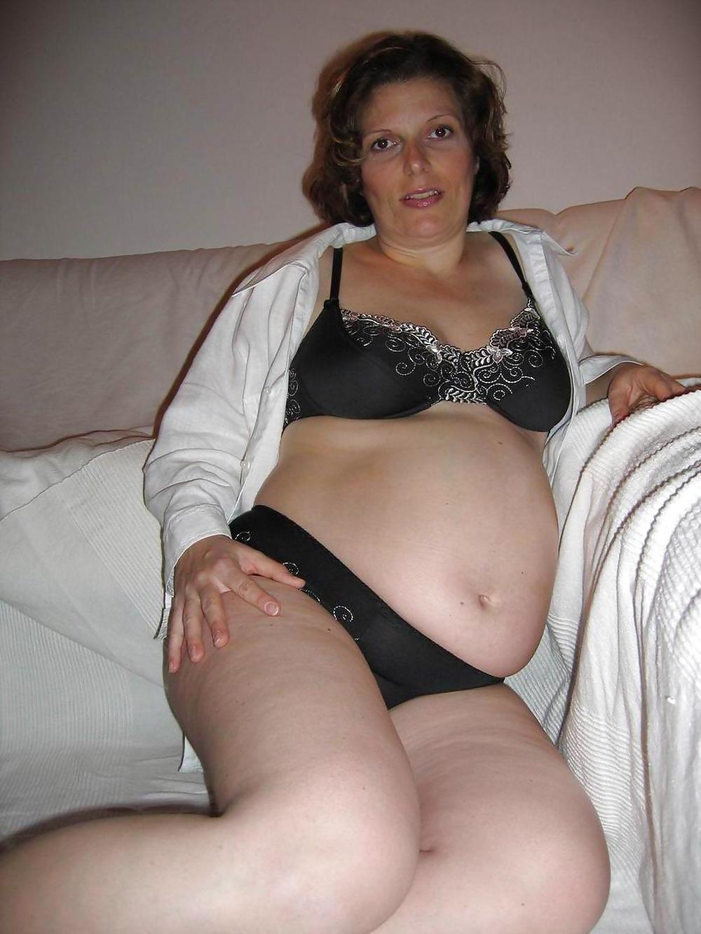 25P HORNY PREGNANT MOM