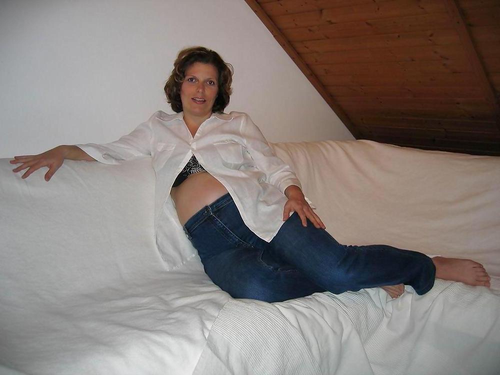 25P HORNY PREGNANT MOM