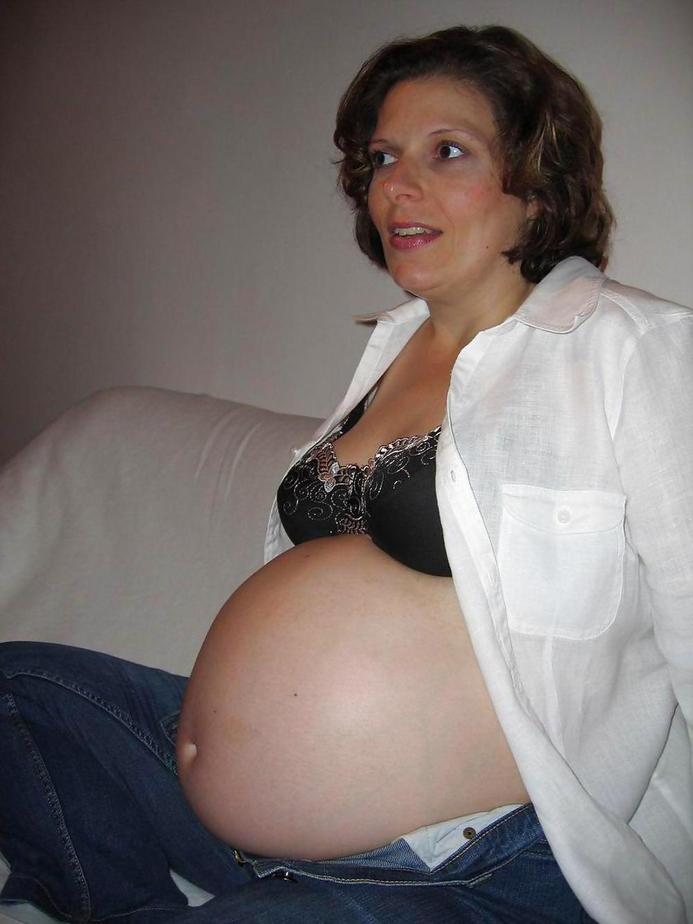25P HORNY PREGNANT MOM