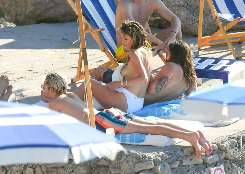 12P Heidi Klum Topless Capri 2019