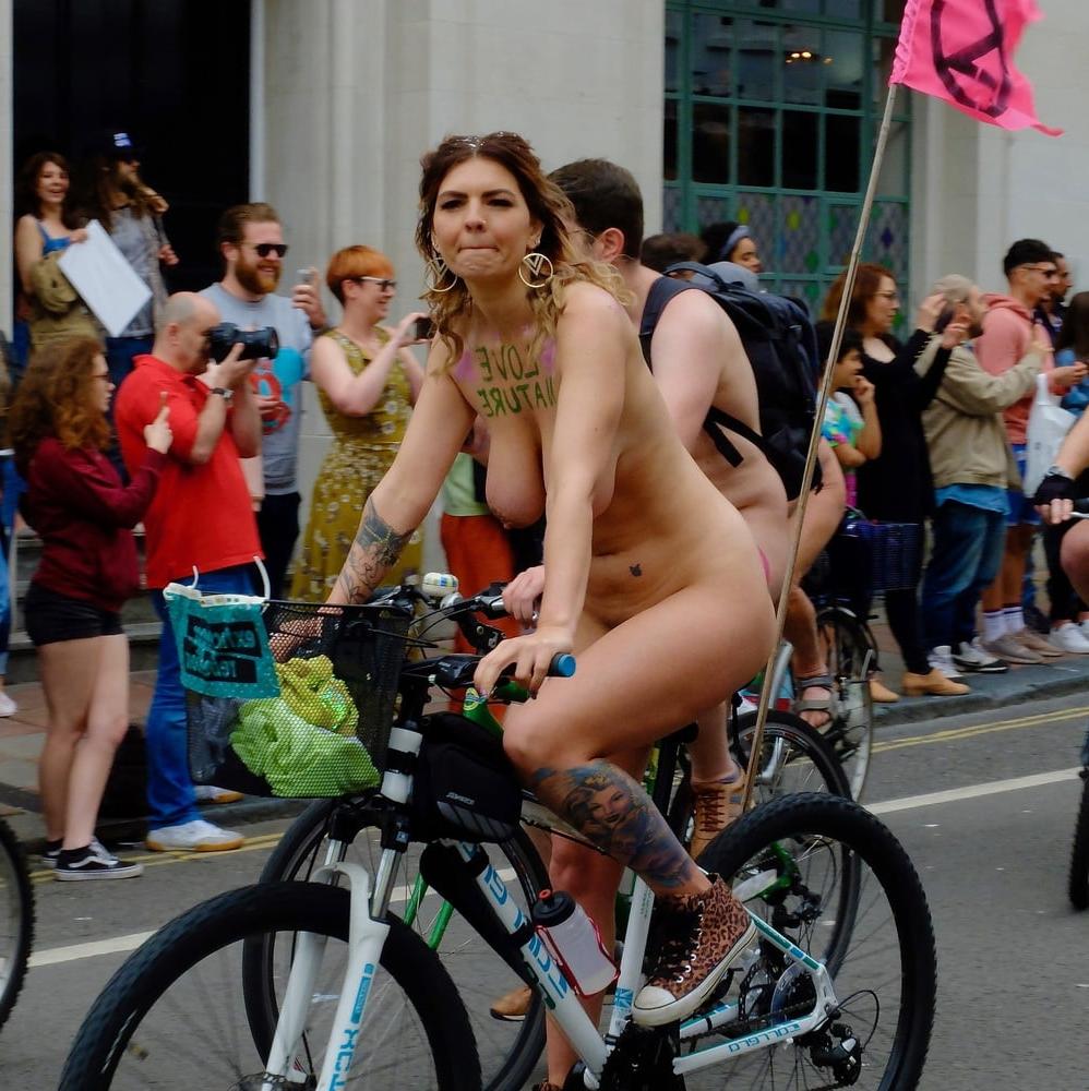 25P Exposed classic public nudes 5