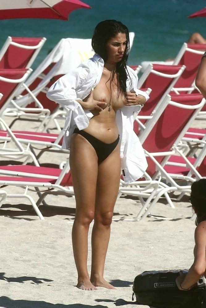 11P Giulia de Lellis beach topless april 2019