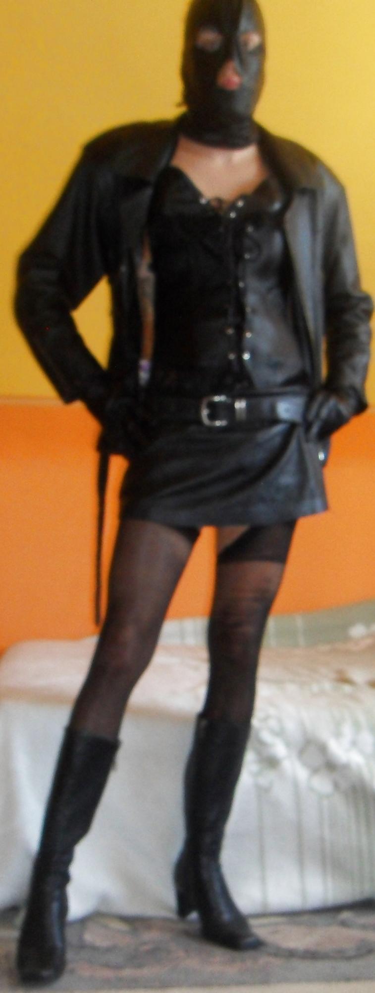 25P Leather Play