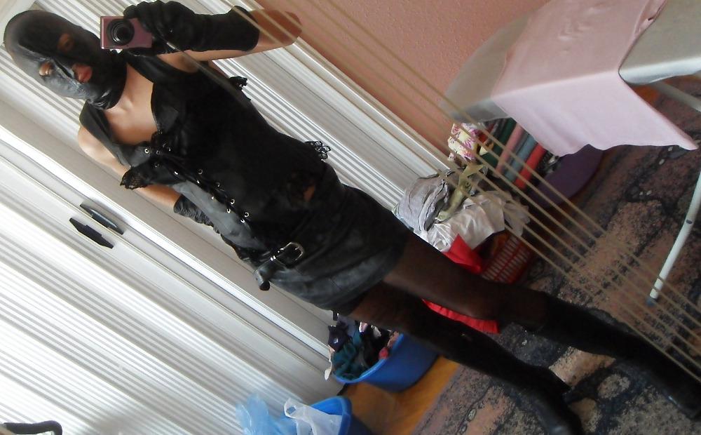 25P Leather Play