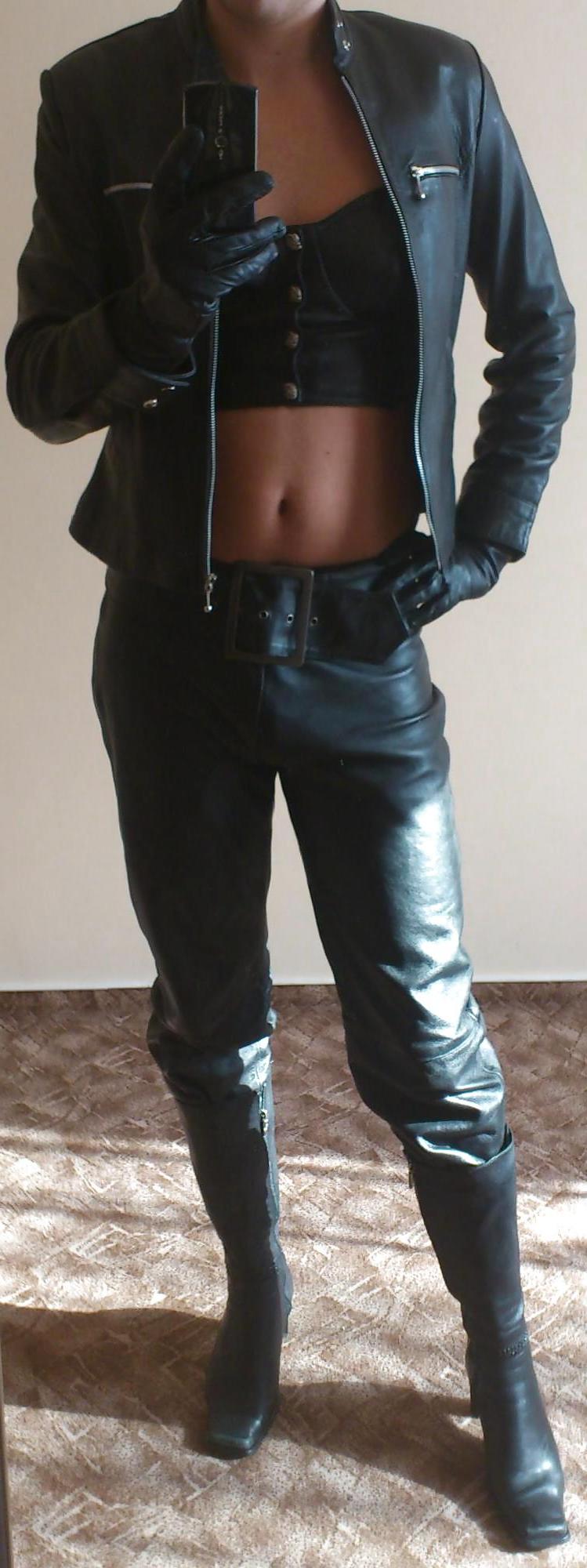 25P Leather Play