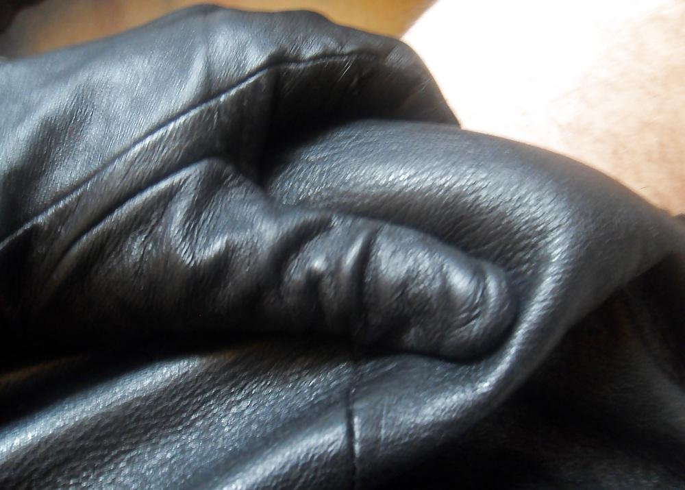 25P Leather Play