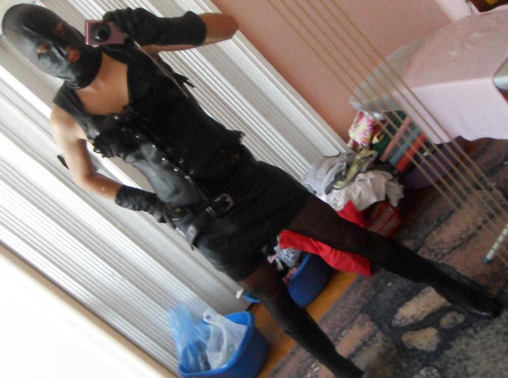 25P Leather Play