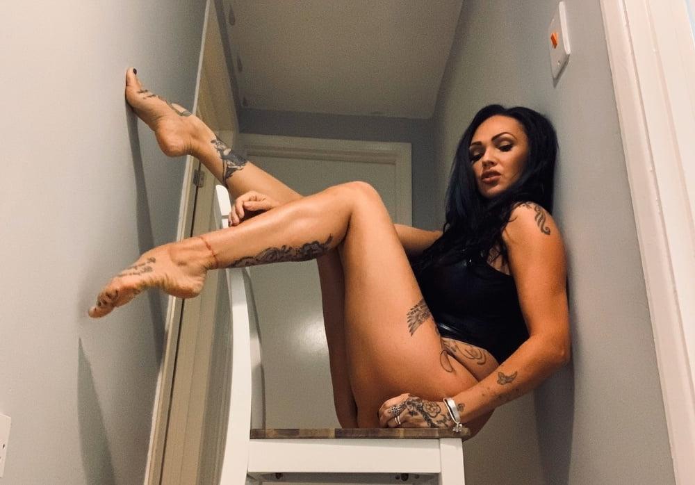25P Camilla Jayne's feet