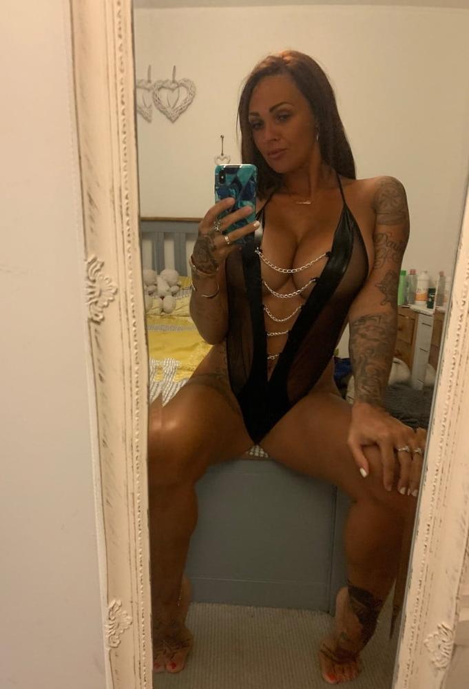 25P Camilla Jayne's feet