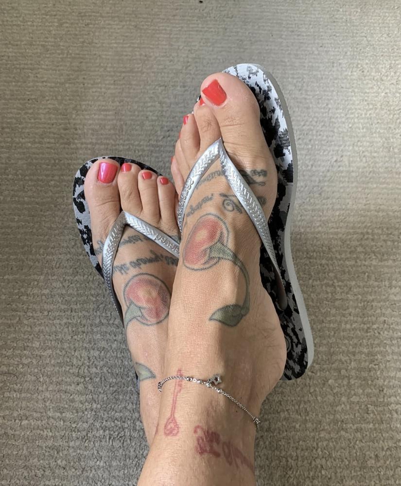 25P Camilla Jayne's feet