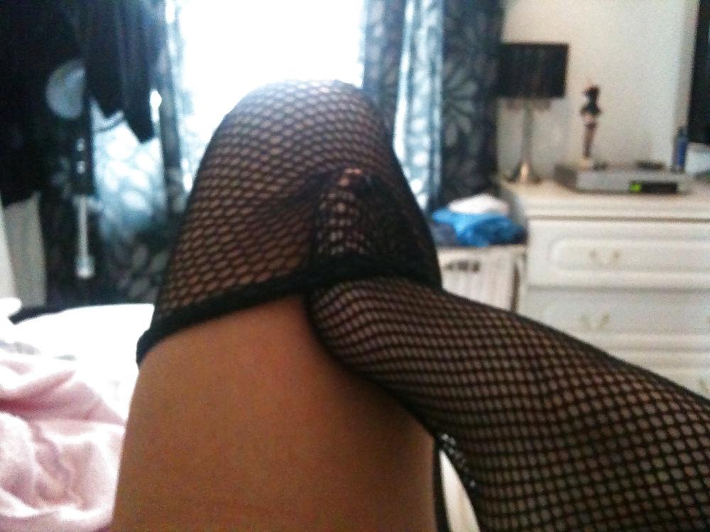 15P Fishnet feet and pussy pics 