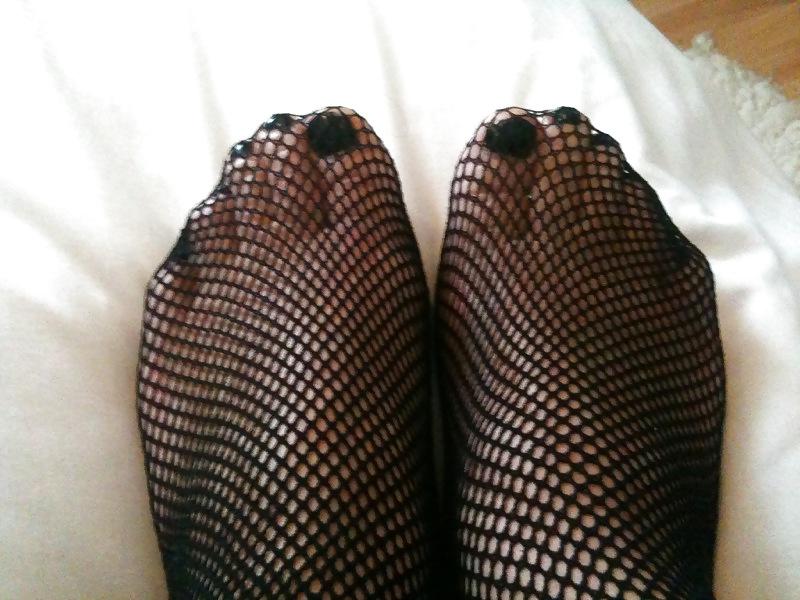 15P Fishnet feet and pussy pics 