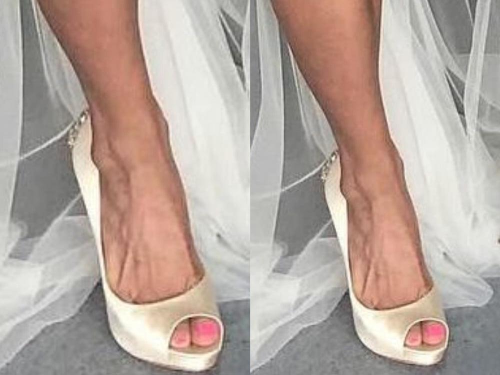 25P bodybuilder female's sexy Legs feet and High heels