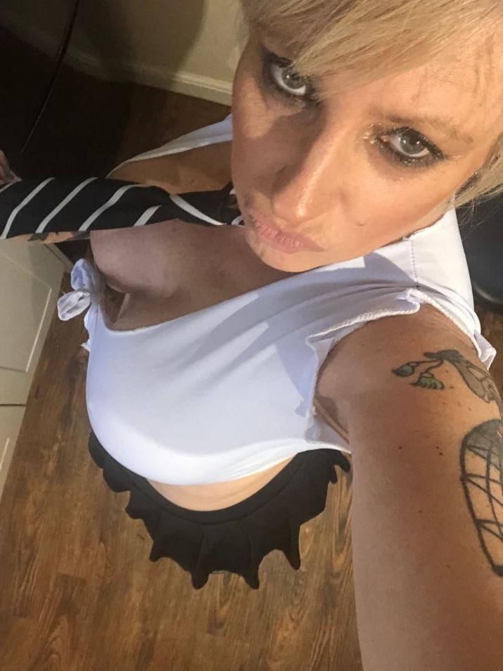 25P British Milf - 2020
