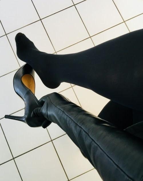 25P Black Leather Gloves 5 - by Redbull18