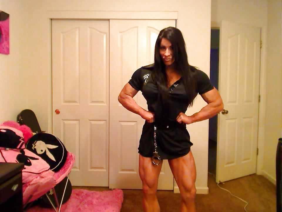 4P Girls With Muscles