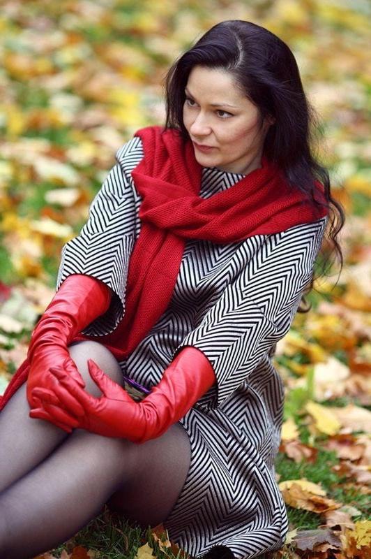 25P Red Leather Gloves 3 - by Redbull18