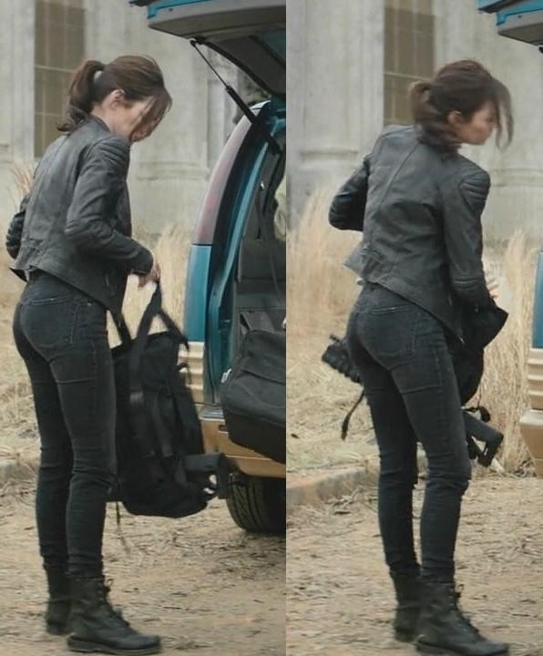 11P Emma Stone juicy ass screencaps from Zombieland 2019