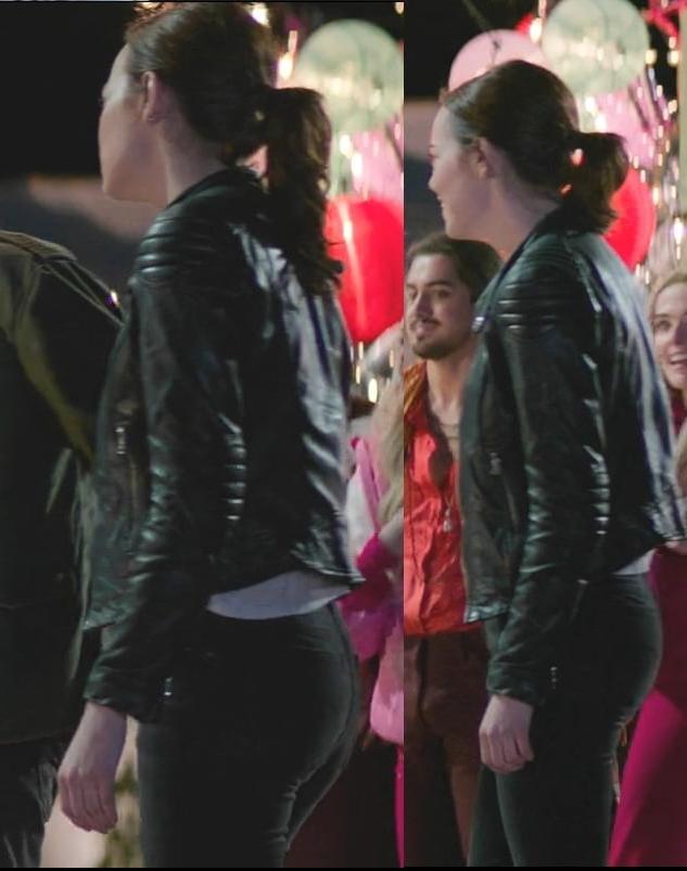 11P Emma Stone juicy ass screencaps from Zombieland 2019