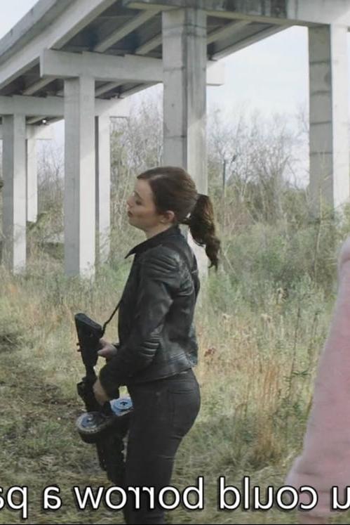 11P Emma Stone juicy ass screencaps from Zombieland 2019