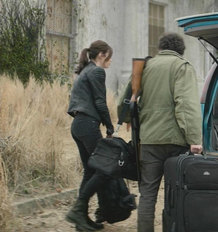 11P Emma Stone juicy ass screencaps from Zombieland 2019
