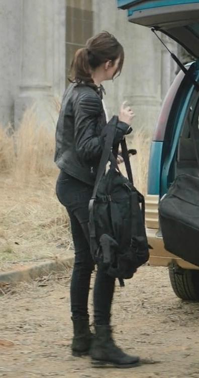 11P Emma Stone juicy ass screencaps from Zombieland 2019