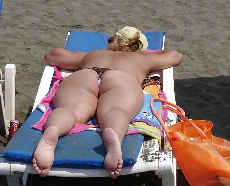 13P Juicy bikini ass