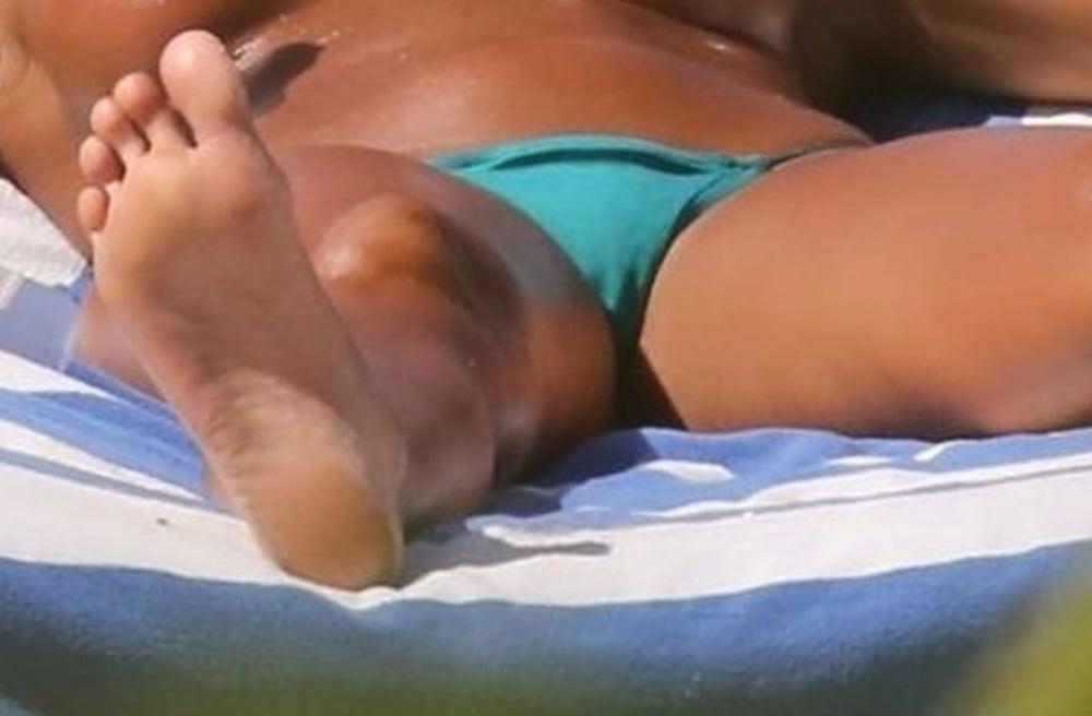 25P Eda Taspinar topless miami beach feb 2018