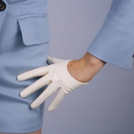 17P White Leather Gloves 3 - by Redbull18