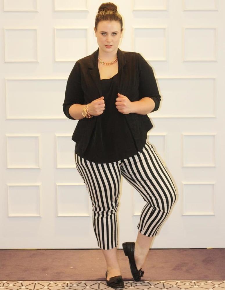 25P Cute BBWs and fat girls wearing ballet flat shoes #3