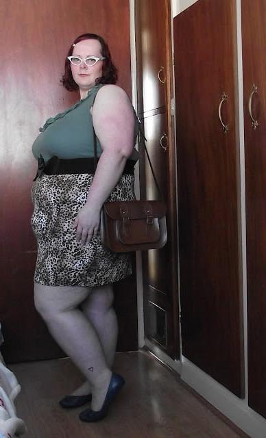 25P Cute BBWs and fat girls wearing ballet flat shoes #3