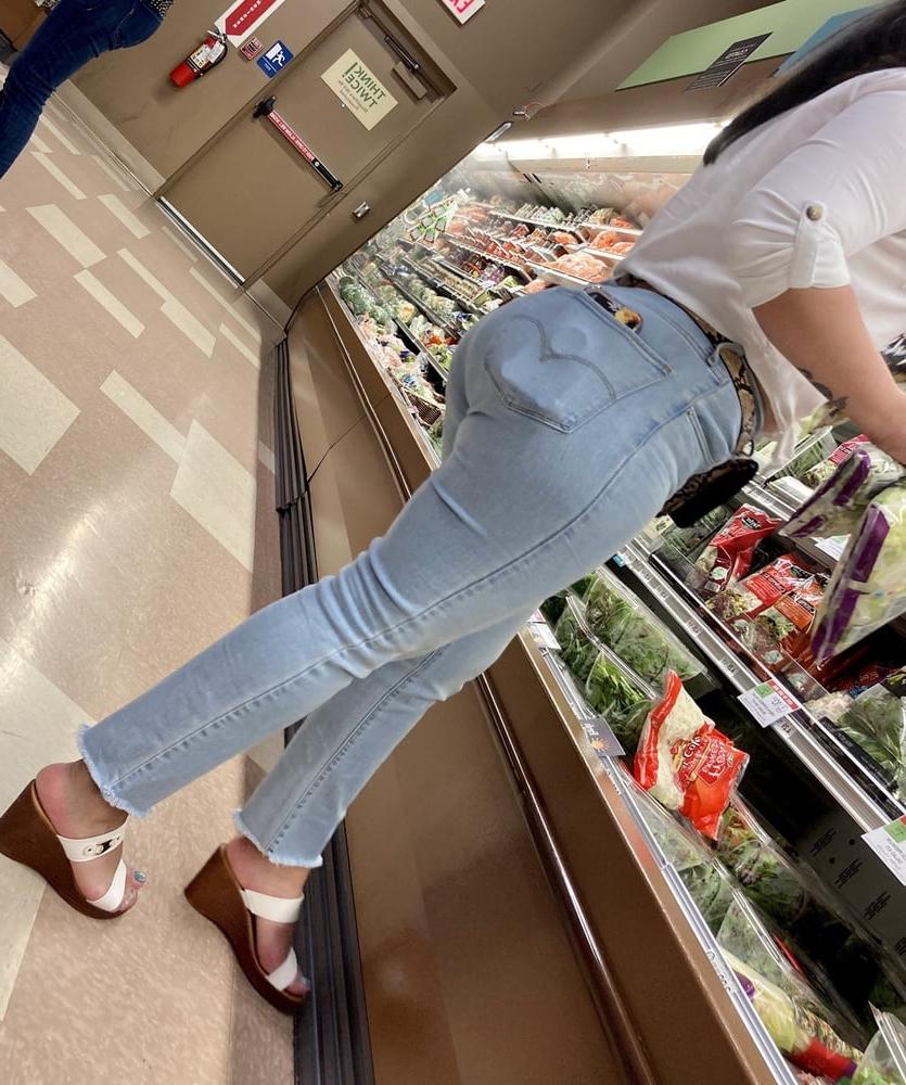 25P BIG JUICY LATINA ASS !! #10
