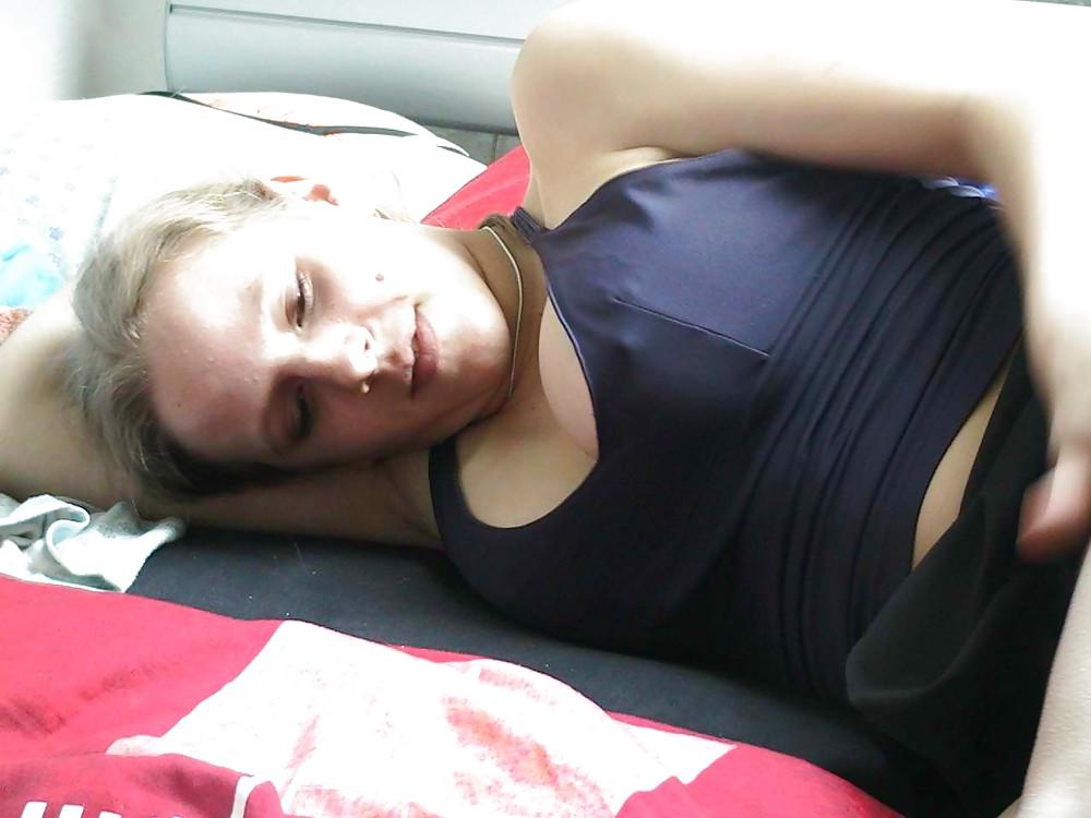 25P Vollbusige natürliche Teen Toni