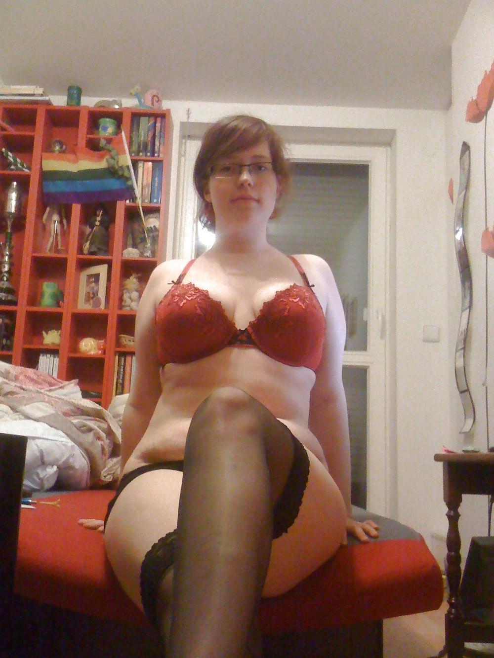 25P Chubby Busty Nerdy Girl