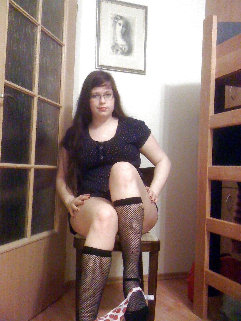 25P Chubby Busty Nerdy Girl