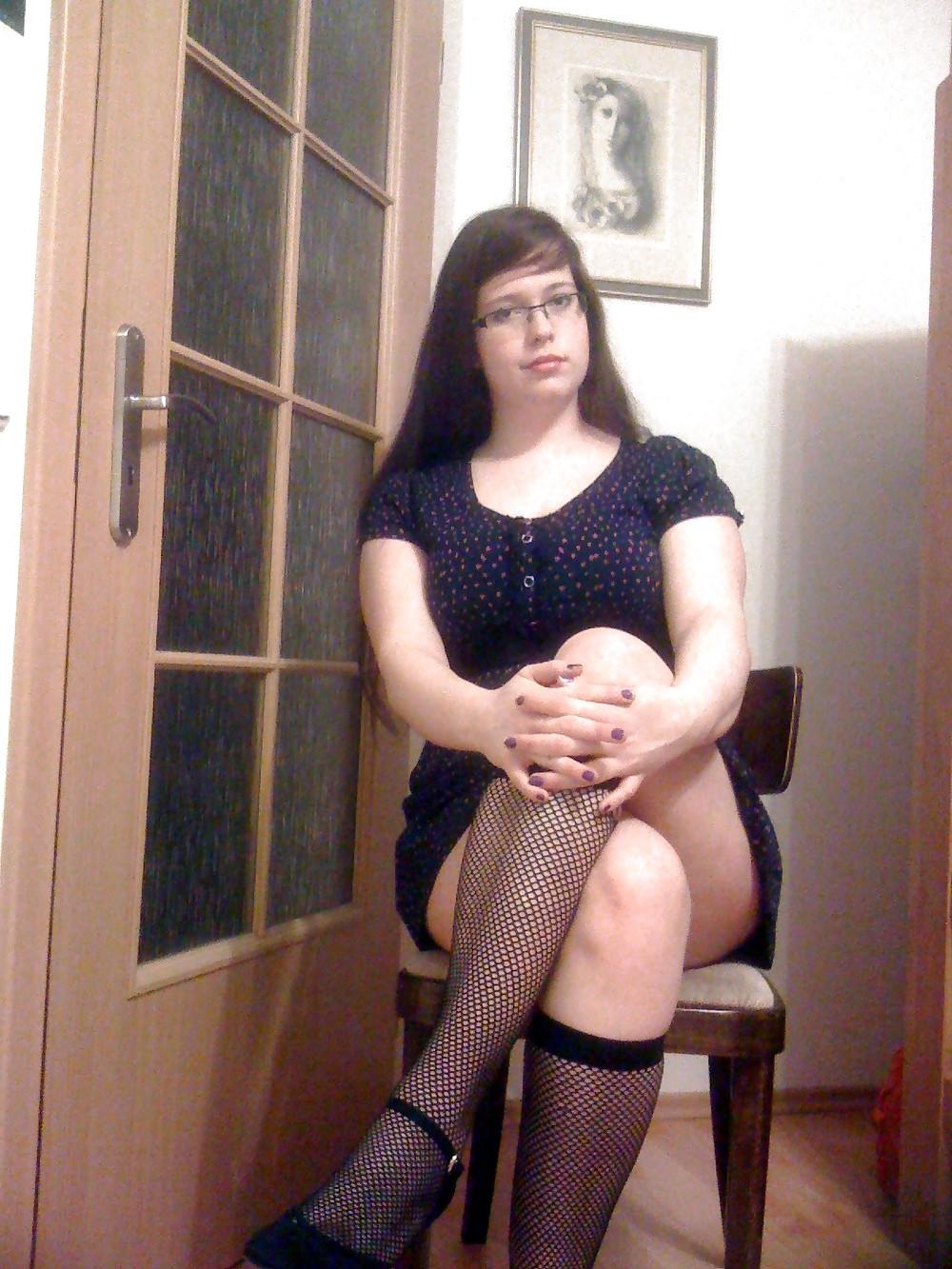 25P Chubby Busty Nerdy Girl