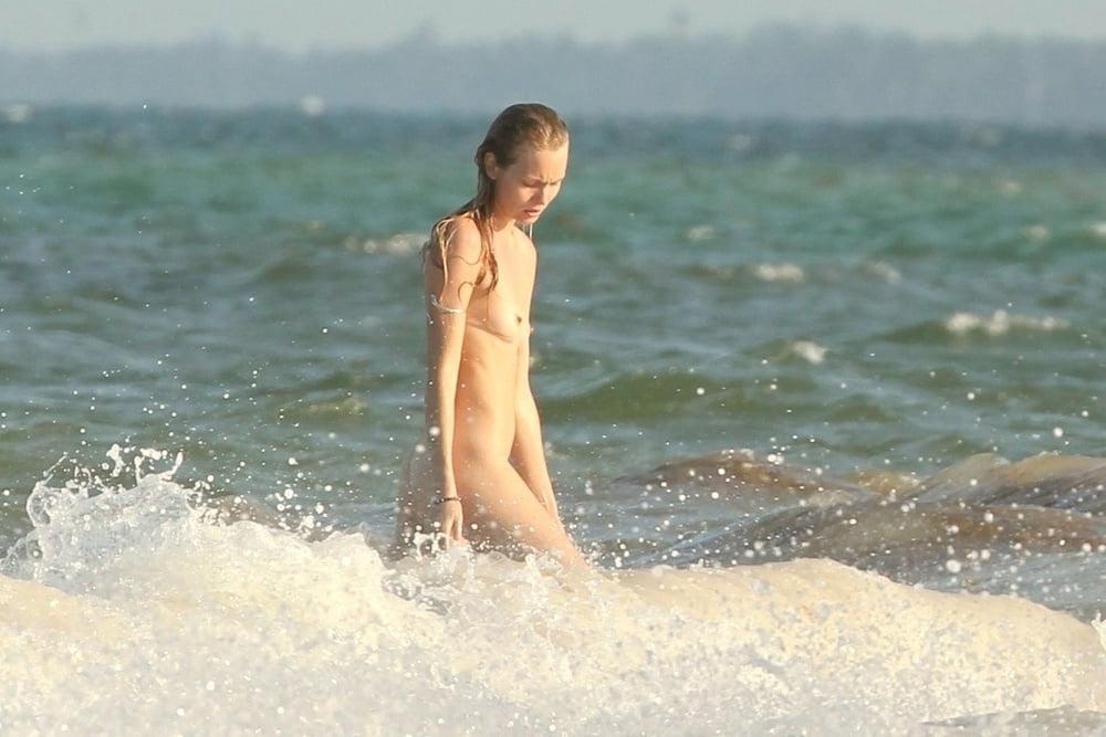 25P Candica Swanepoel topless Tulum march 2019