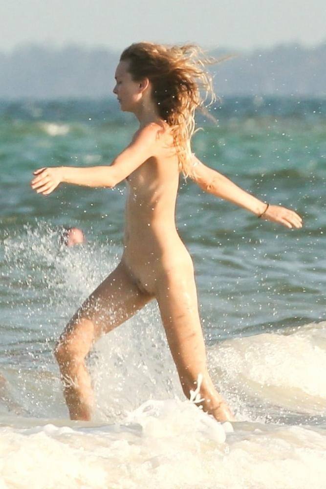 25P Candica Swanepoel topless Tulum march 2019