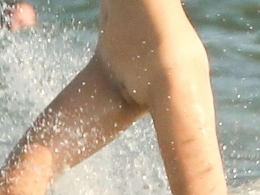25P Candica Swanepoel topless Tulum march 2019