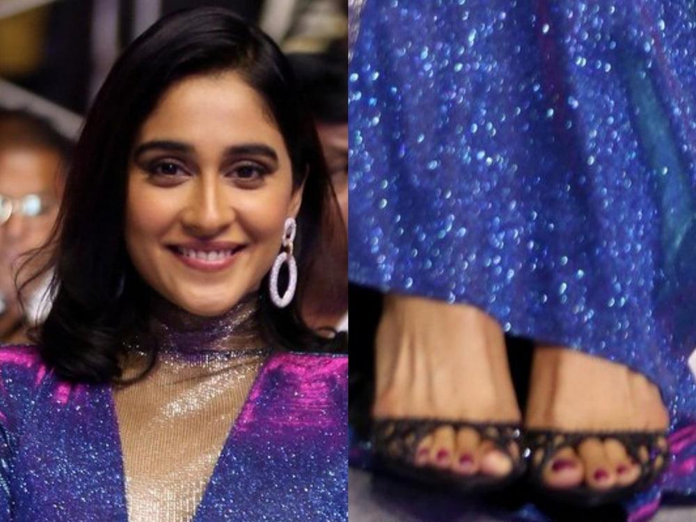 25P Regina-Cassandra's sexy Leg's feet and High heel's
